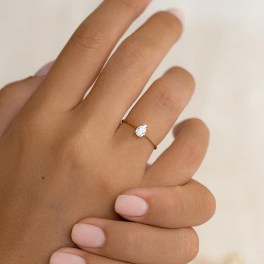 0.5 CT - Anillo Solitario Corte Pera