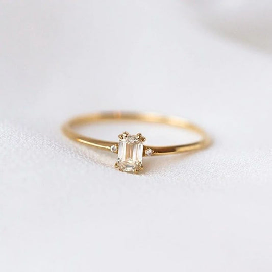 0.5 CT - Anillo Solitario Corte Esmeralda