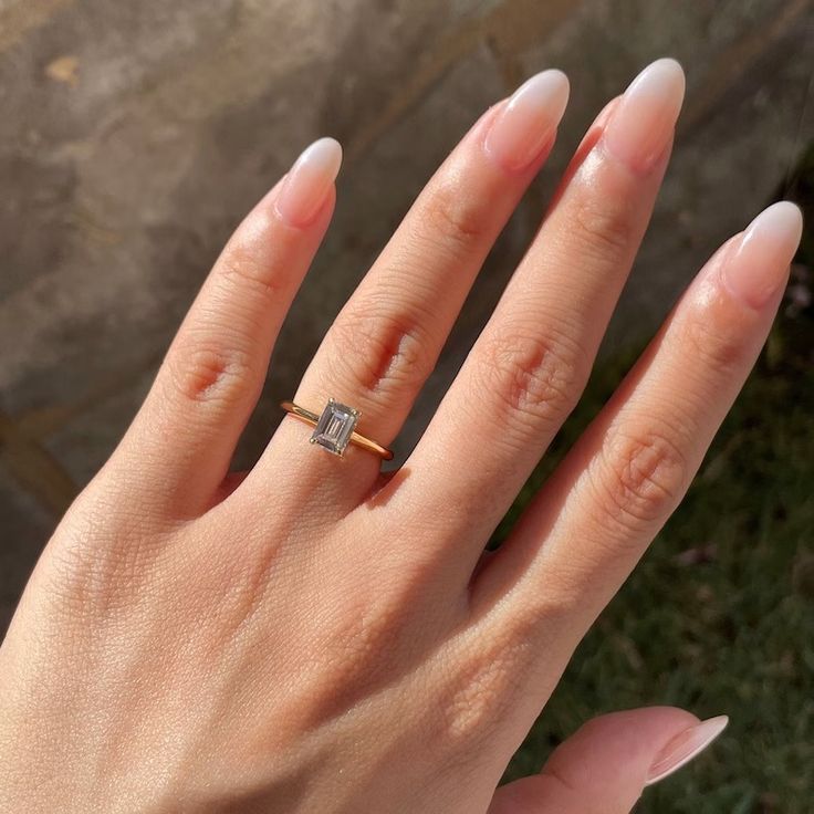 1 CT - Anillo Solitario Corte Esmeralda