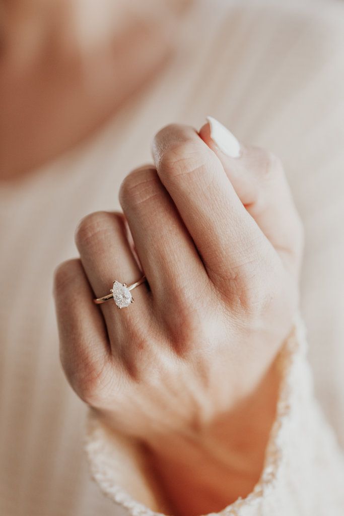 1 CT - Anillo Solitario Corte Pera