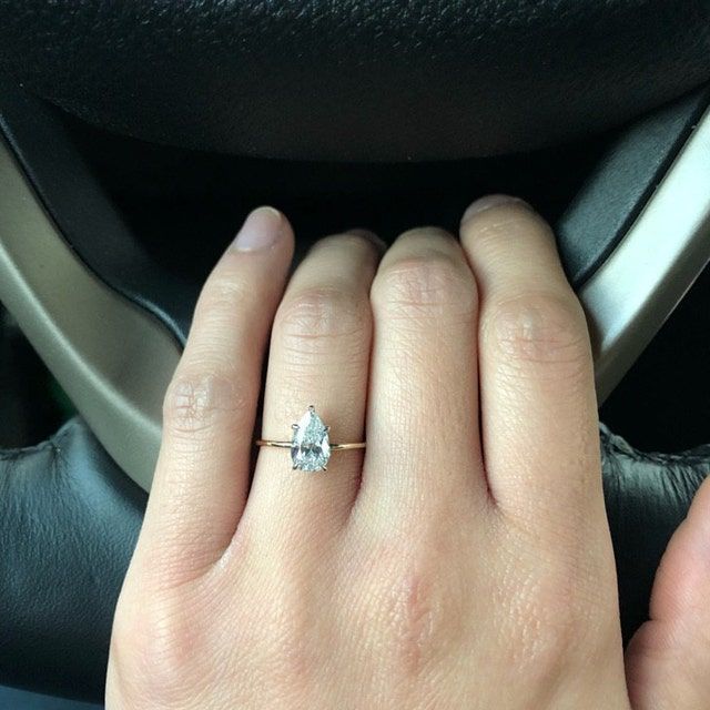 1 CT - Anillo Solitario Corte Pera