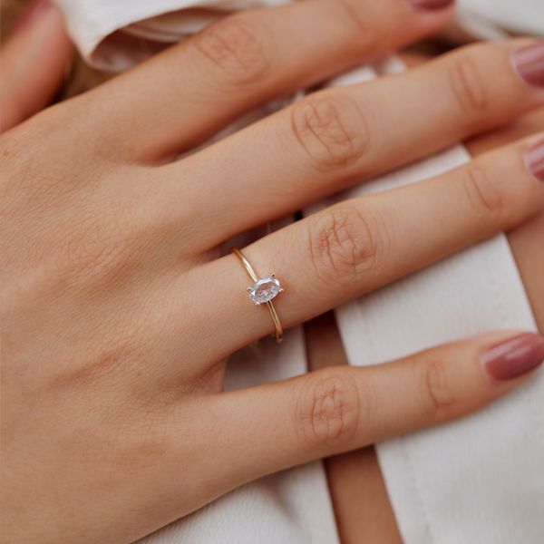 0.5 CT - Anillo Solitario Corte Ovalado