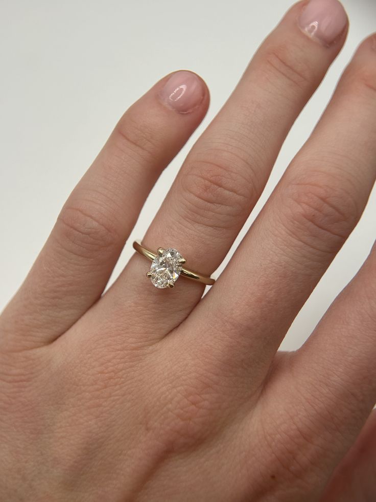 1 CT - Anillo Solitario Corte Ovalado